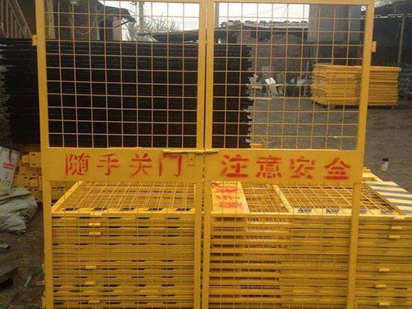 電梯安全防護(hù)門(mén)圖片4